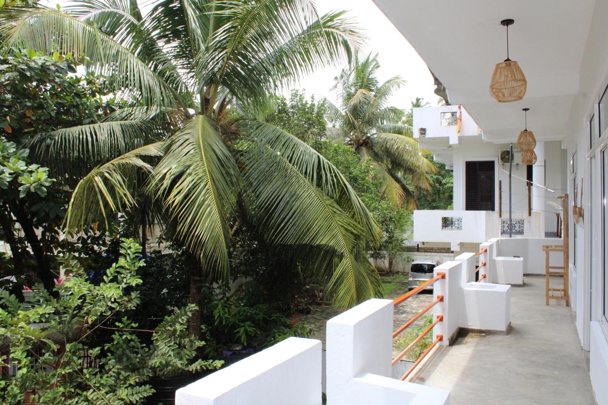 Sun & Moon Hostel Mirissa Luaran gambar
